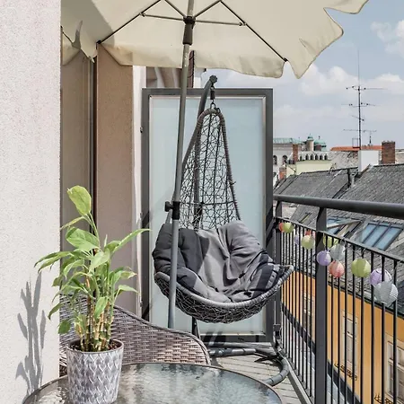 Centre, Balcony, Ac & Lift Апартаменты Братислава