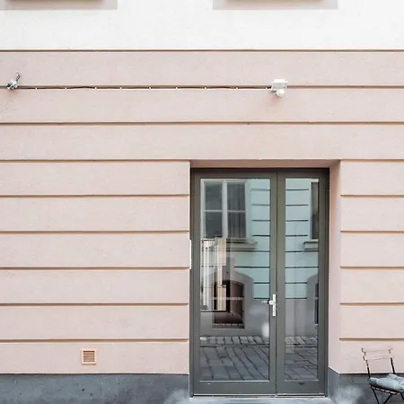 Centre, Balcony, Ac & Lift Apartment