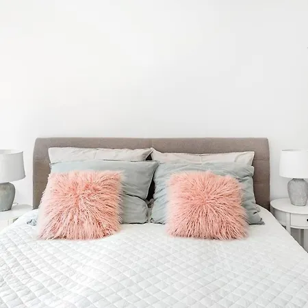 Centre, Balcony, Ac & Lift * 브라티슬라바